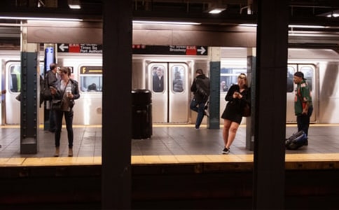 地鐵站務(wù)員自我介紹