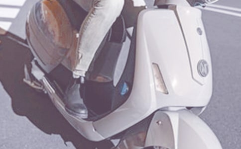 駕乘電瓶車佩戴安全頭盔宣傳標(biāo)語(精選60句)