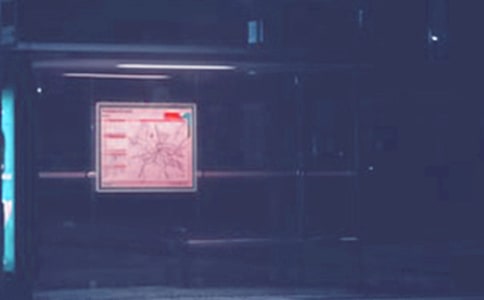 另類(lèi)的公交站臺(tái)美文