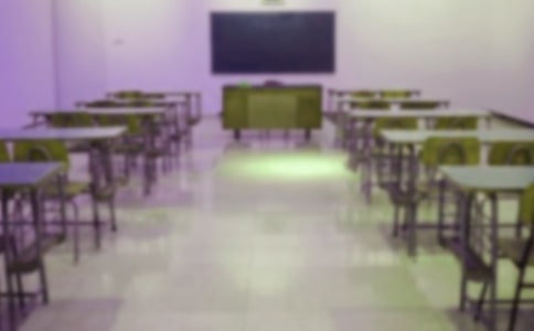 �ж�ĸУ�ĳ��h�������x10ƪ��