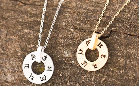 《項(xiàng)鏈》續(xù)寫1500字作文