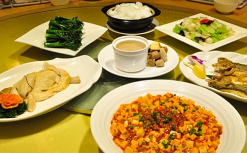 中餐上菜的服務基本要求